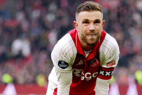 هاجم الصحفيين من أجل أسرته.. مؤتمر غاضب لهندرسون في أياكس